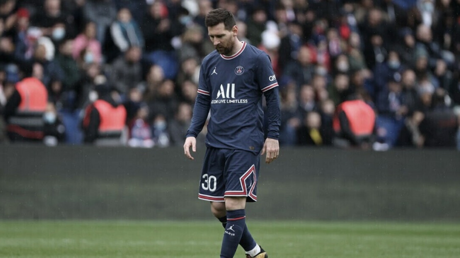 Messi fue silbado por los franceses y claudio Borghi explot por el destrato Foto Le Parissien