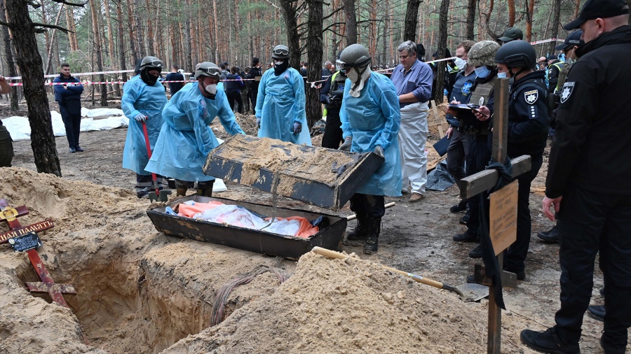 Ucrania anunci que la exhumacin de 436 cuerpos de un lugar de entierro masivo en Izium Foto AFP