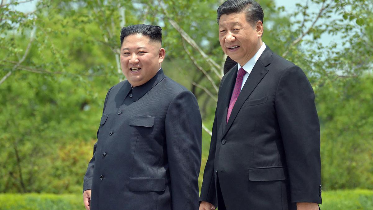 El lder norcoreano Kim Jung y su par chino Xi Jinping se acercan en medio de una escalada de amenazas en la regin Foto AFP