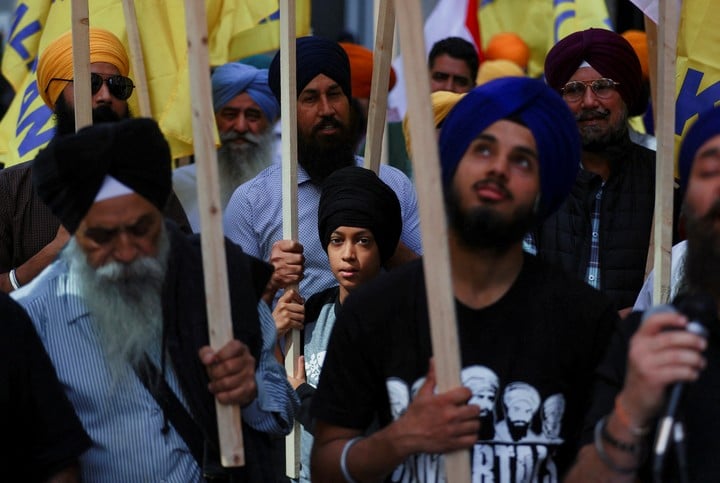 Crisis diplomática entre India y Canadá: cientos de personas se manifestaron contra el gobierno indio por el asesinato de un líder sij. Foto: REUTERS/Carlos Osorio.