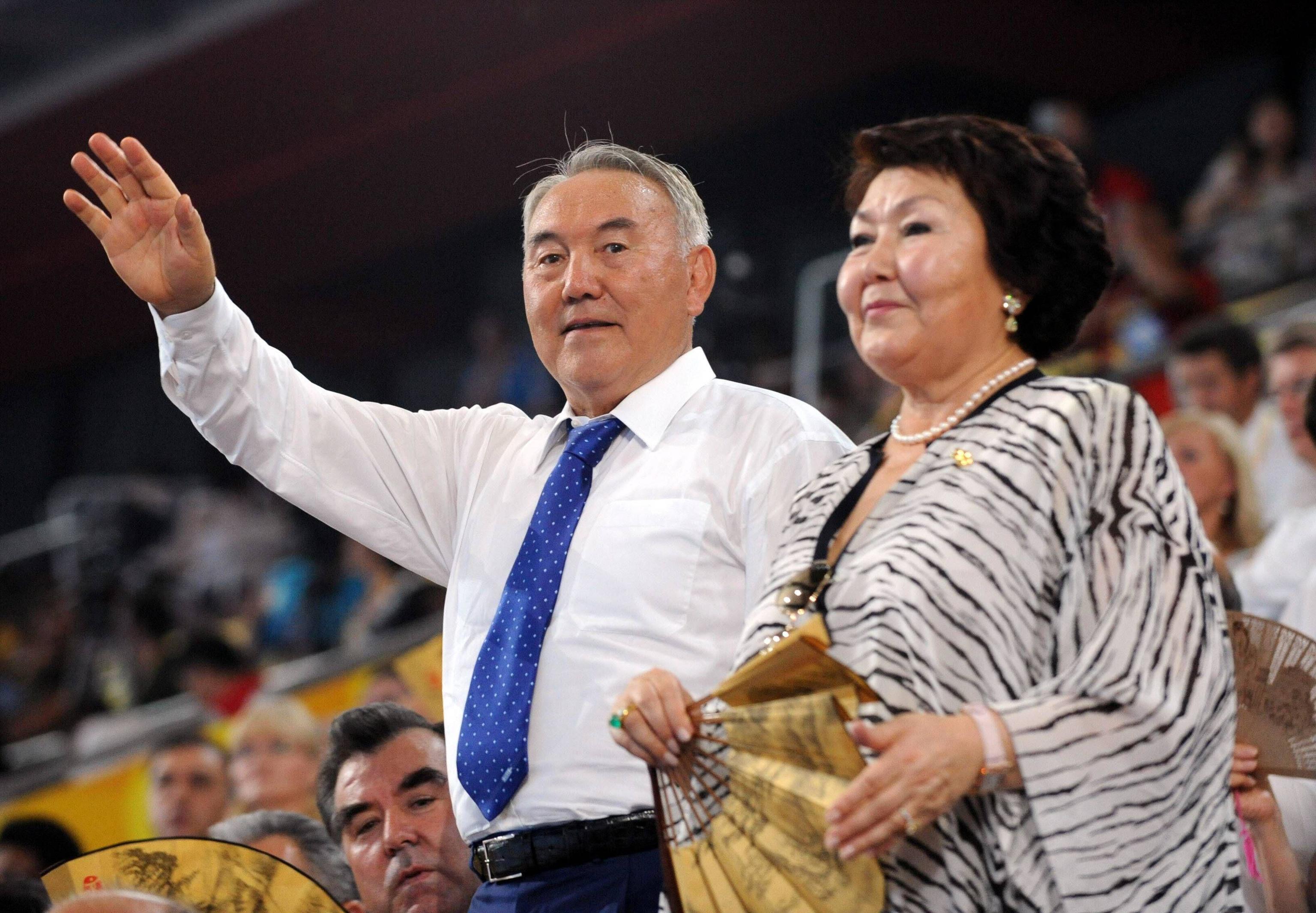 El presidente de Xinhua, Nursultan Nazarbayev (Kazajstán), y su esposa durante la ceremonia inaugural de los Juegos Olímpicos de Beijing 2008