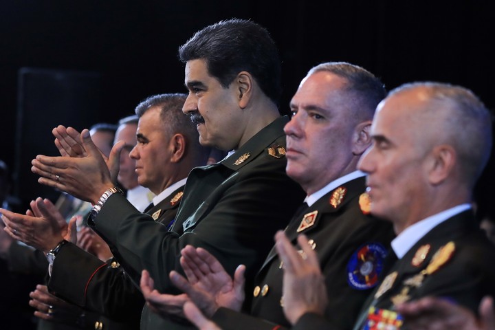 Los militares son el principal sostén del gobierno de Nicolás Maduro y en repetidas oportunidades le han ratificado lealtad. Foto: EFE
