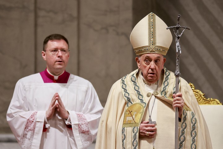 El papa Francisco volvió a una actividad oficial tras su faltazo al Vía Crucis. Foto Reuters