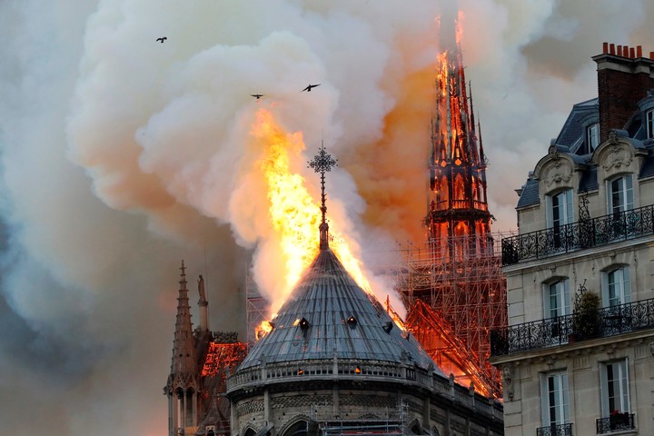 Fuego en la Catedral de Notre Dame, hace cinco años. Foto AFP