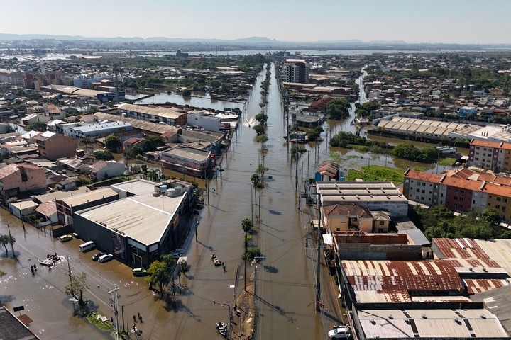 Vista aérea de calles inundadas en Porto Alegre, Brasil, después de tormentas torrenciales en el sur del estado de Rio Grande do Sul. Foto AFP