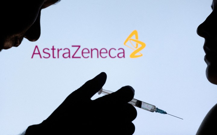 Astrazeneca quitará del mercado a nivel mundial su vacuna contra el Covid. Foto: Reuters.