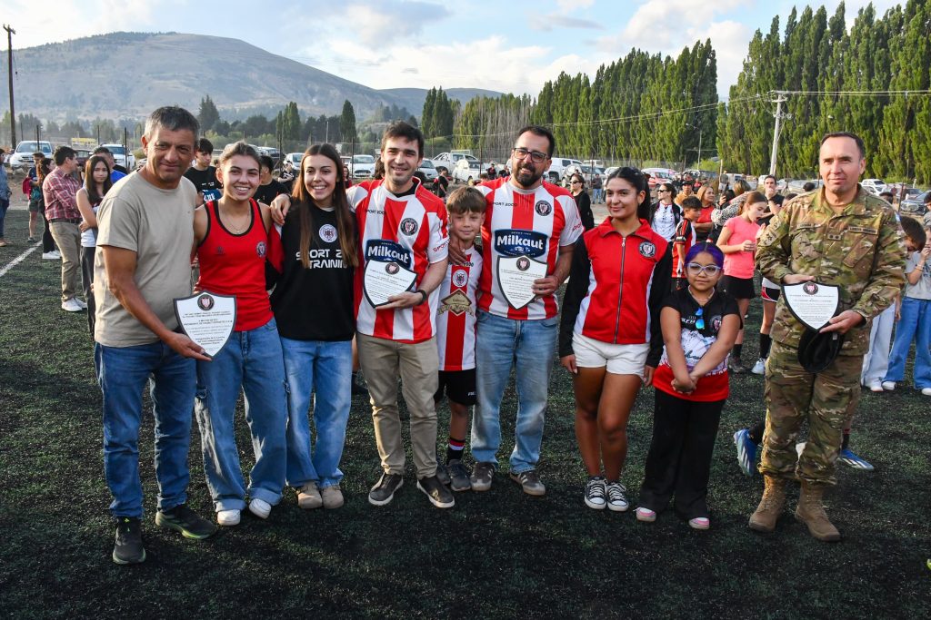 Torres y Taccetta inauguraron importantes obras para Esquel, cancha club independiente