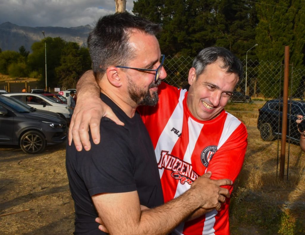 Torres y Taccetta inauguraron importantes obras para Esquel, cancha club independiente
