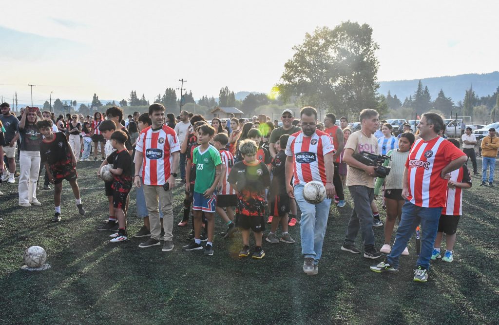 Torres y Taccetta inauguraron importantes obras para Esquel, cancha club independiente