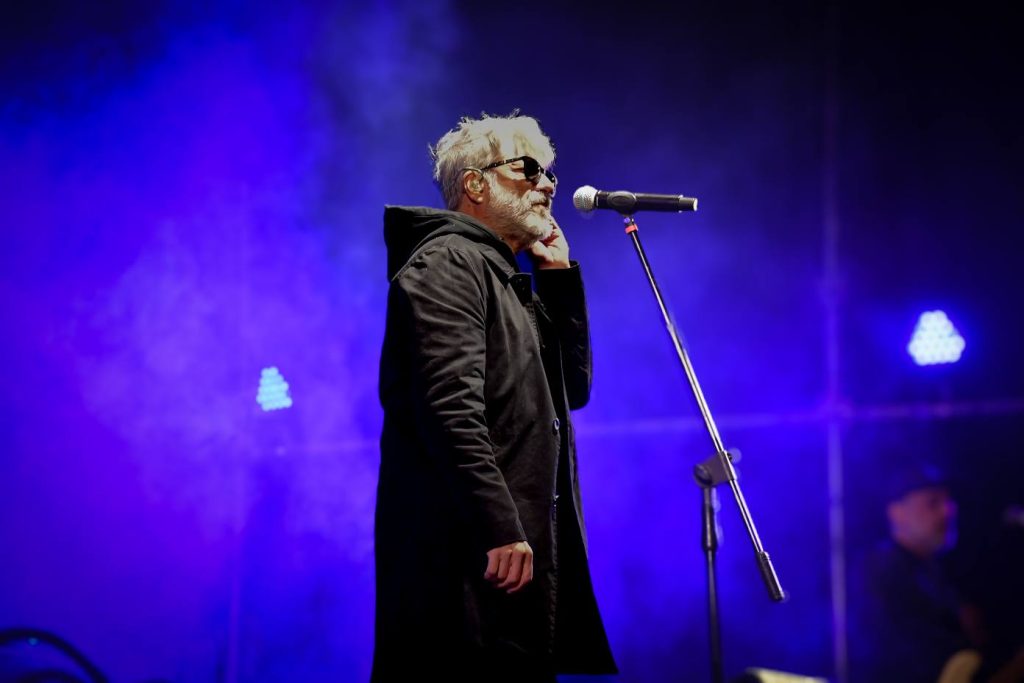 Esquel celebró a lo grande su 119° Aniversario con una multitud en el Estadio Municipal con la participación de la banda de rock nacional estelares