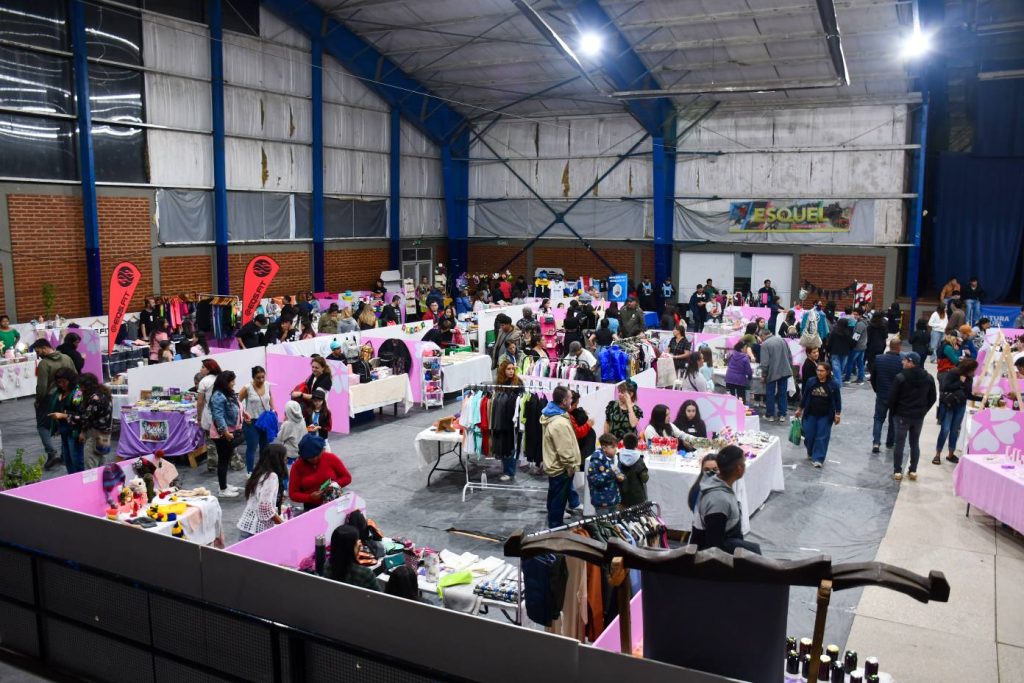 Esquel celebró a lo grande su 119° Aniversario con una multitud en el Estadio Municipal