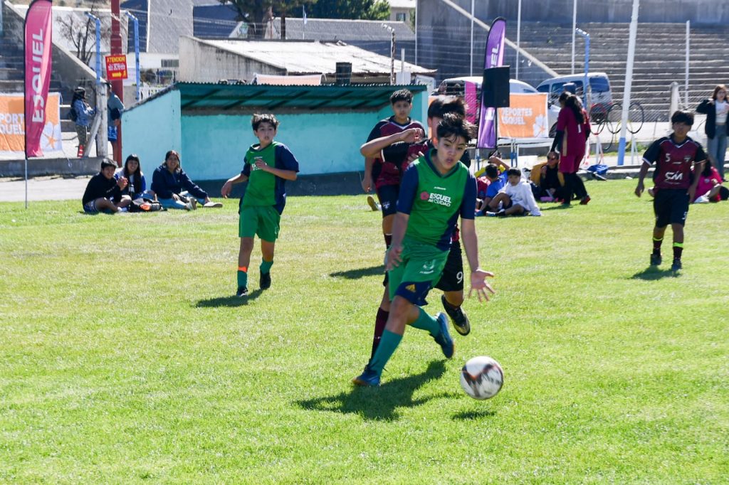 Empezó a rodar la pelota en el Torneo Municipal de Futbol Infantil en Esquel
