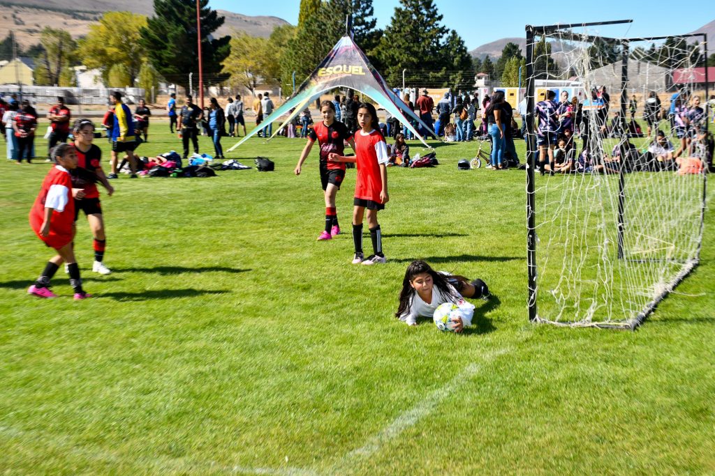 Empezó a rodar la pelota en el Torneo Municipal de Futbol Infantil en Esquel